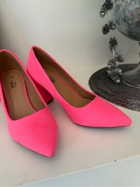Pointed Block Heel Pumps in Bright Pink